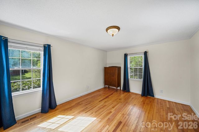 300 W 11th Avenue, Gastonia, NC 28052