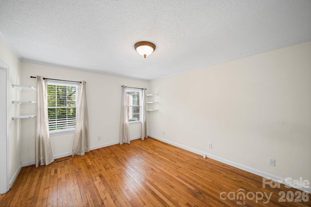 300 W 11th Avenue, Gastonia, NC 28052