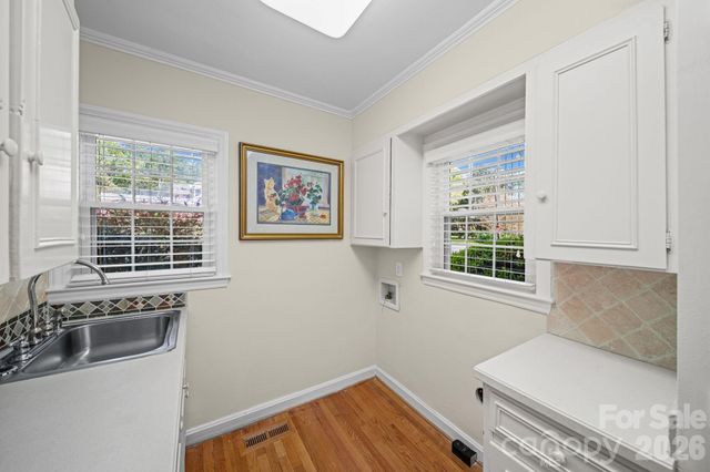 300 W 11th Avenue, Gastonia, NC 28052