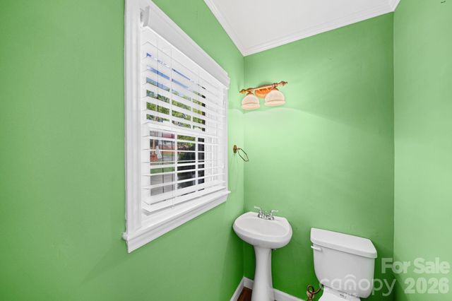 300 W 11th Avenue, Gastonia, NC 28052