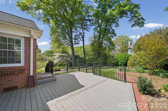 300 W 11th Avenue, Gastonia, NC 28052