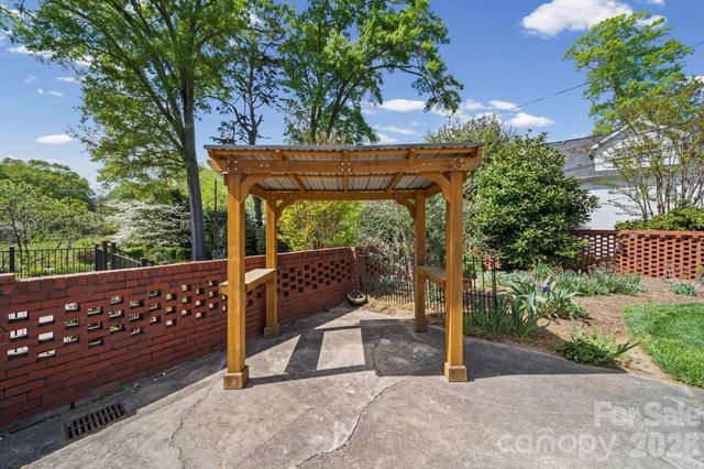 300 W 11th Avenue, Gastonia, NC 28052