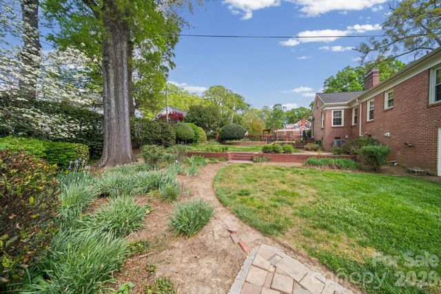 300 W 11th Avenue, Gastonia, NC 28052