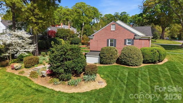 300 W 11th Avenue, Gastonia, NC 28052