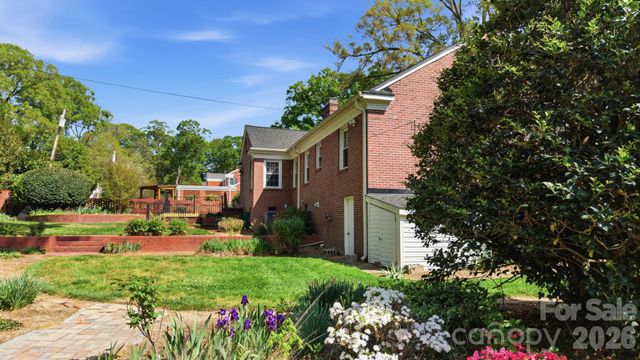 300 W 11th Avenue, Gastonia, NC 28052