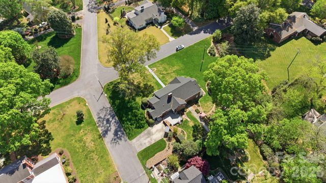 300 W 11th Avenue, Gastonia, NC 28052