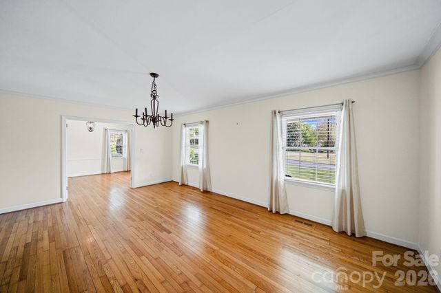 300 W 11th Avenue, Gastonia, NC 28052