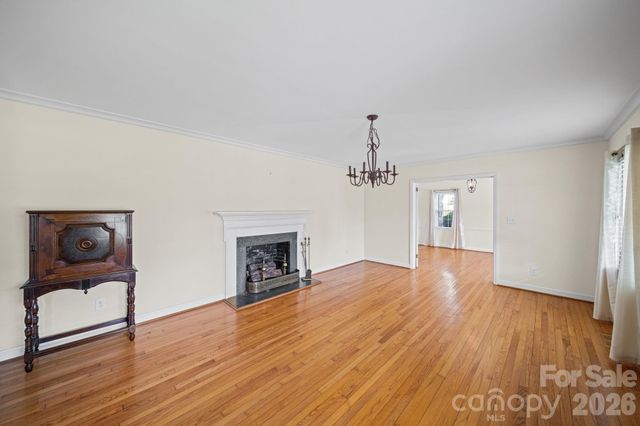 300 W 11th Avenue, Gastonia, NC 28052