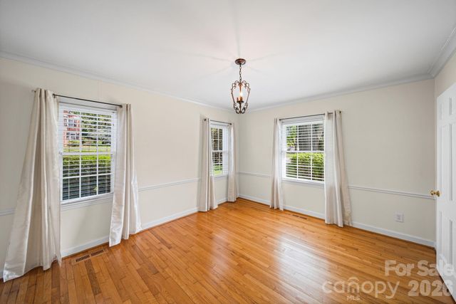 300 W 11th Avenue, Gastonia, NC 28052