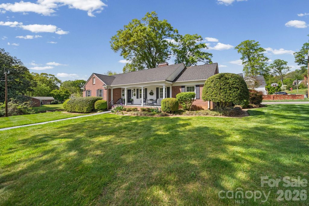 300 W 11th Avenue, Gastonia, NC 28052