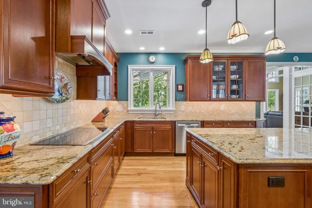11 WORDSWORTH DR, Ivyland, PA 18974