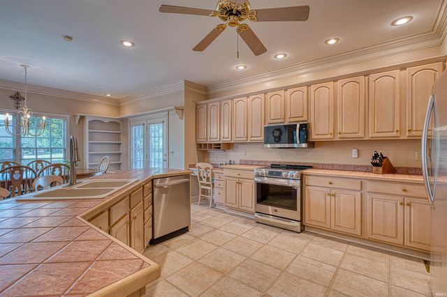 3255 Blue Water Court, Newburgh, IN 47630