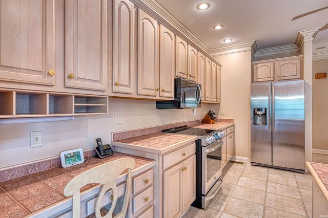 3255 Blue Water Court, Newburgh, IN 47630