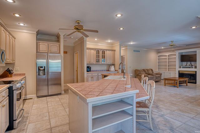 3255 Blue Water Court, Newburgh, IN 47630