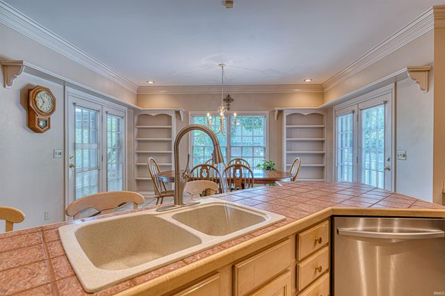 3255 Blue Water Court, Newburgh, IN 47630