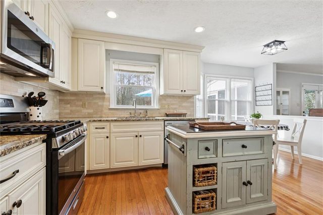 508 Bridge Wood DR, Yorktown, VA 23693