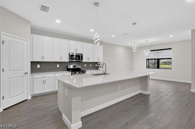 10625 Timber Creek DR, Fort Myers, FL 33913