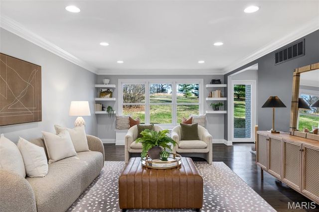 78 Meadowbrook Country Club Estate, Ballwin, MO 63011