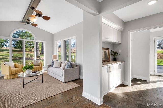 78 Meadowbrook Country Club Estate, Ballwin, MO 63011