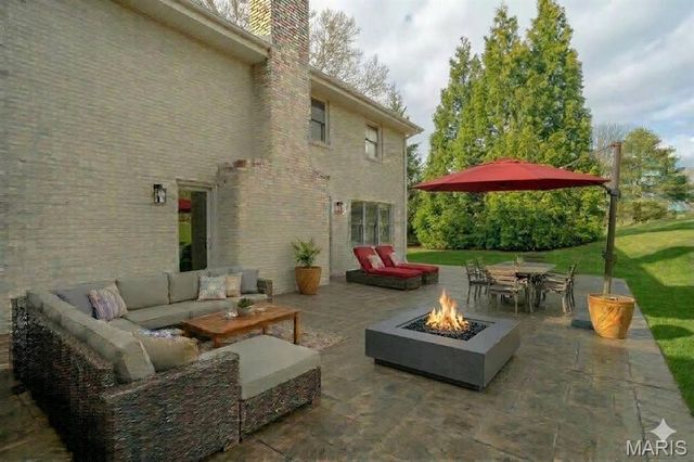 78 Meadowbrook Country Club Estate, Ballwin, MO 63011