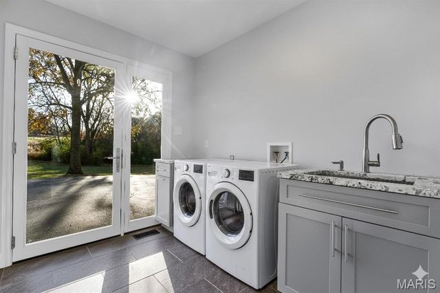 78 Meadowbrook Country Club Estate, Ballwin, MO 63011