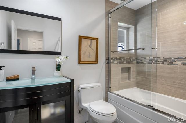 78 Meadowbrook Country Club Estate, Ballwin, MO 63011