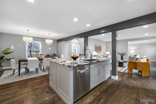 78 Meadowbrook Country Club Estate, Ballwin, MO 63011