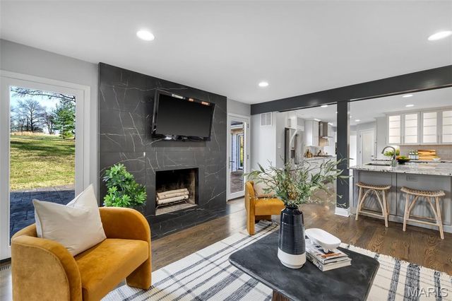 78 Meadowbrook Country Club Estate, Ballwin, MO 63011