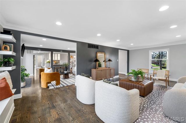 78 Meadowbrook Country Club Estate, Ballwin, MO 63011