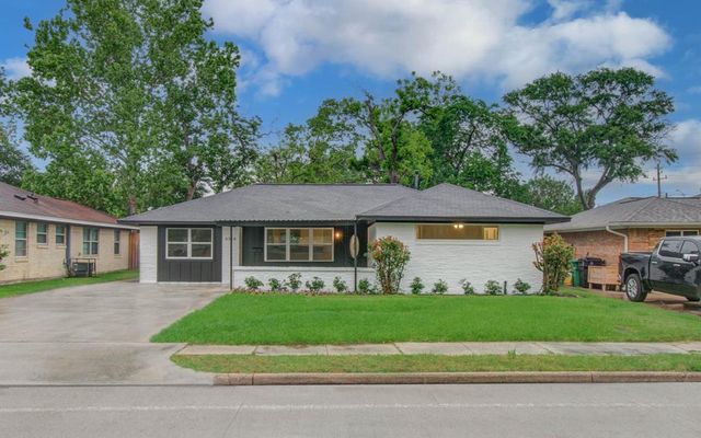 4914 W 43rd Street, Houston, TX 77092