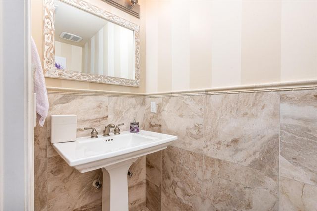 2614 NE 11th Court, Fort Lauderdale, FL 33304