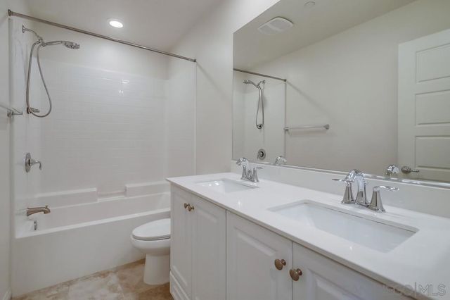 6012 Village Center Loop Rd 38, San Diego, CA 92130