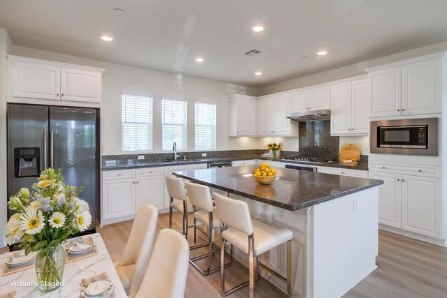 6012 Village Center Loop Rd 38, San Diego, CA 92130