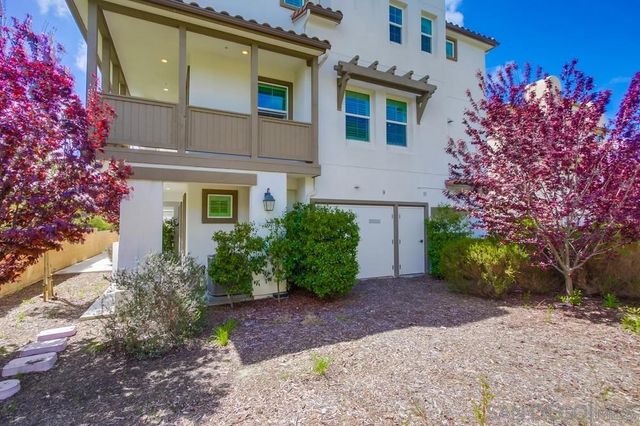 6012 Village Center Loop Rd 38, San Diego, CA 92130