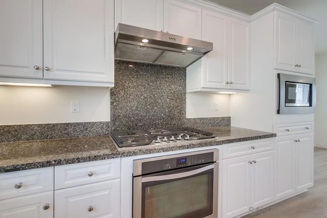 6012 Village Center Loop Rd 38, San Diego, CA 92130