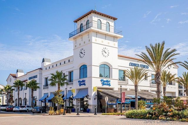 6012 Village Center Loop Rd 38, San Diego, CA 92130