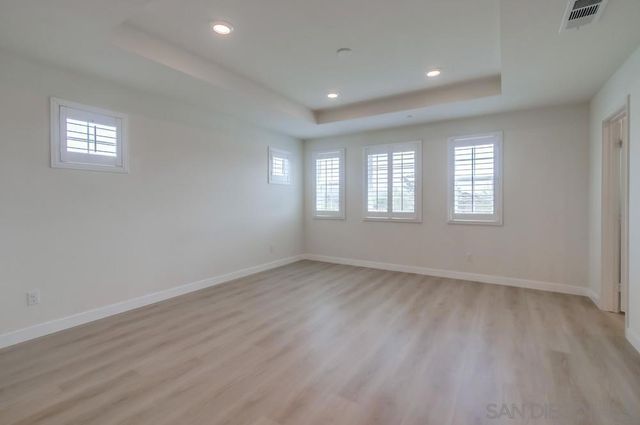 6012 Village Center Loop Rd 38, San Diego, CA 92130