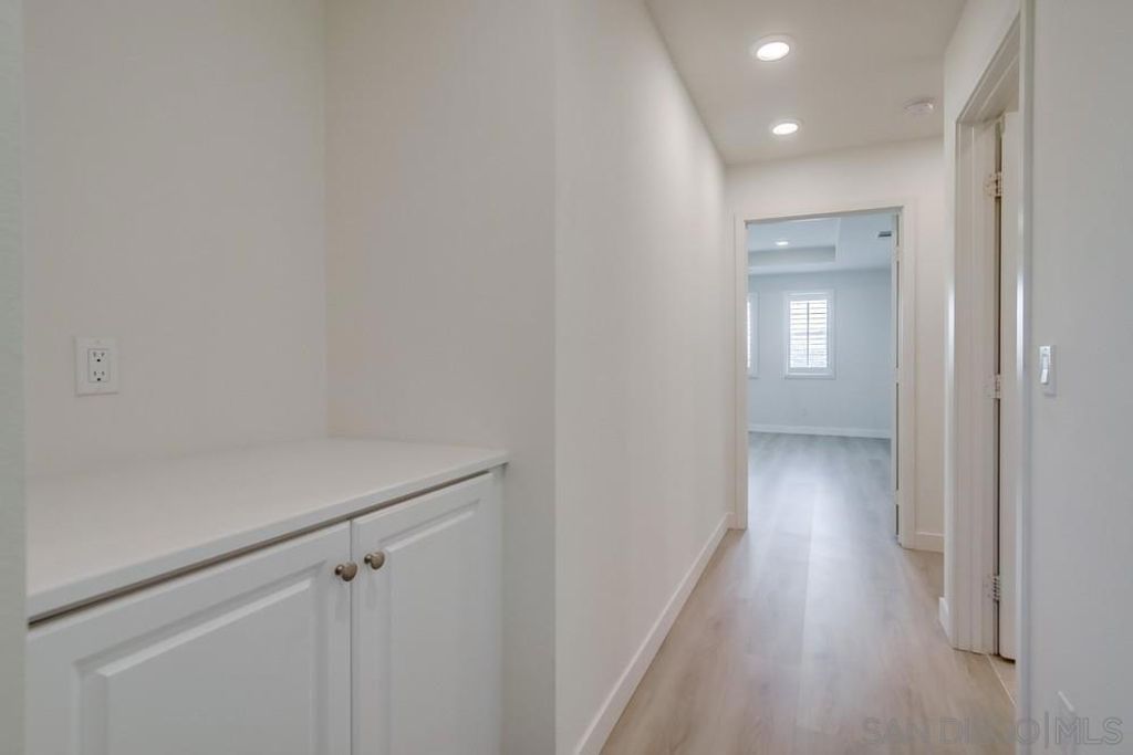 Image 11 of property listing at 6012 Village Center Loop Rd 38, San Diego, CA 92130