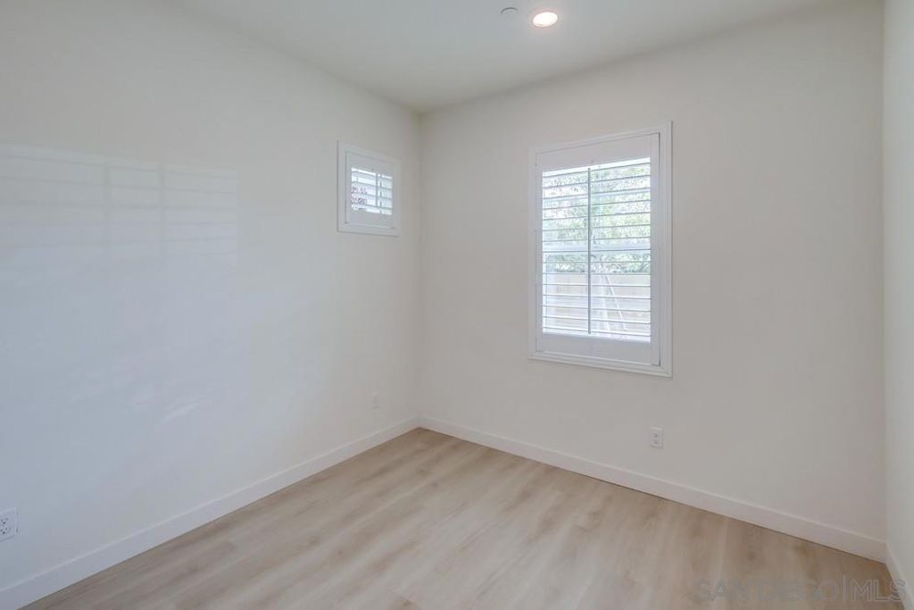 Image 16 of property listing at 6012 Village Center Loop Rd 38, San Diego, CA 92130