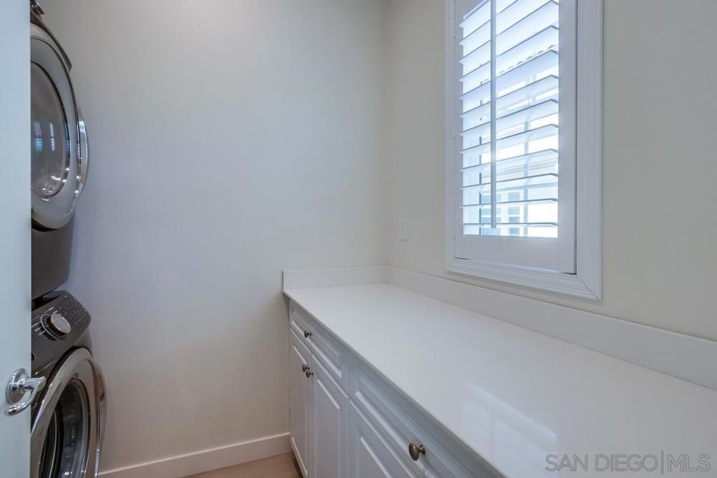 Image 20 of property listing at 6012 Village Center Loop Rd 38, San Diego, CA 92130