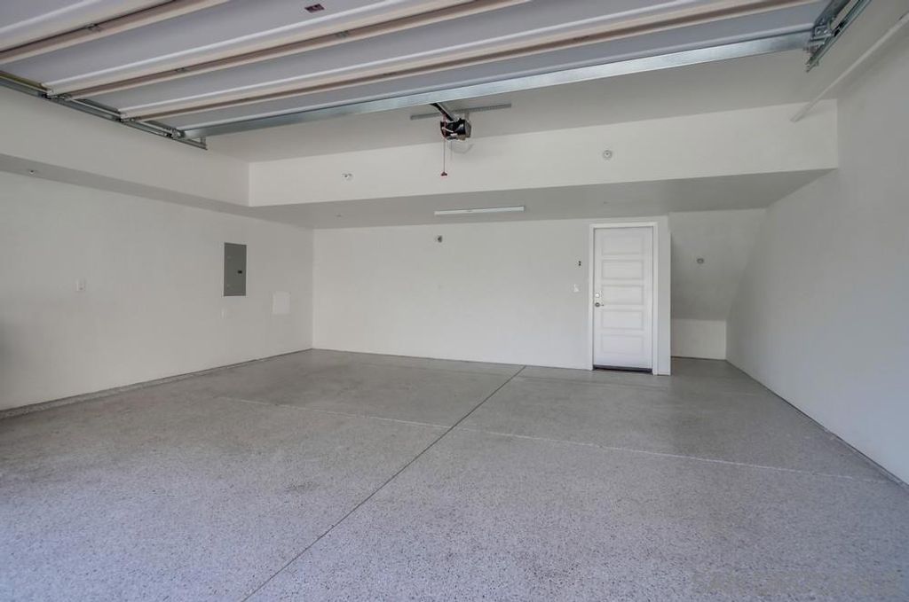 Image 24 of property listing at 6012 Village Center Loop Rd 38, San Diego, CA 92130