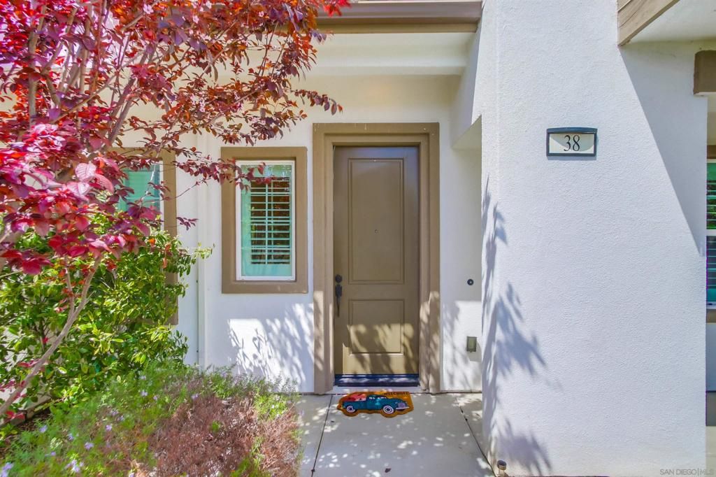 Image 25 of property listing at 6012 Village Center Loop Rd 38, San Diego, CA 92130