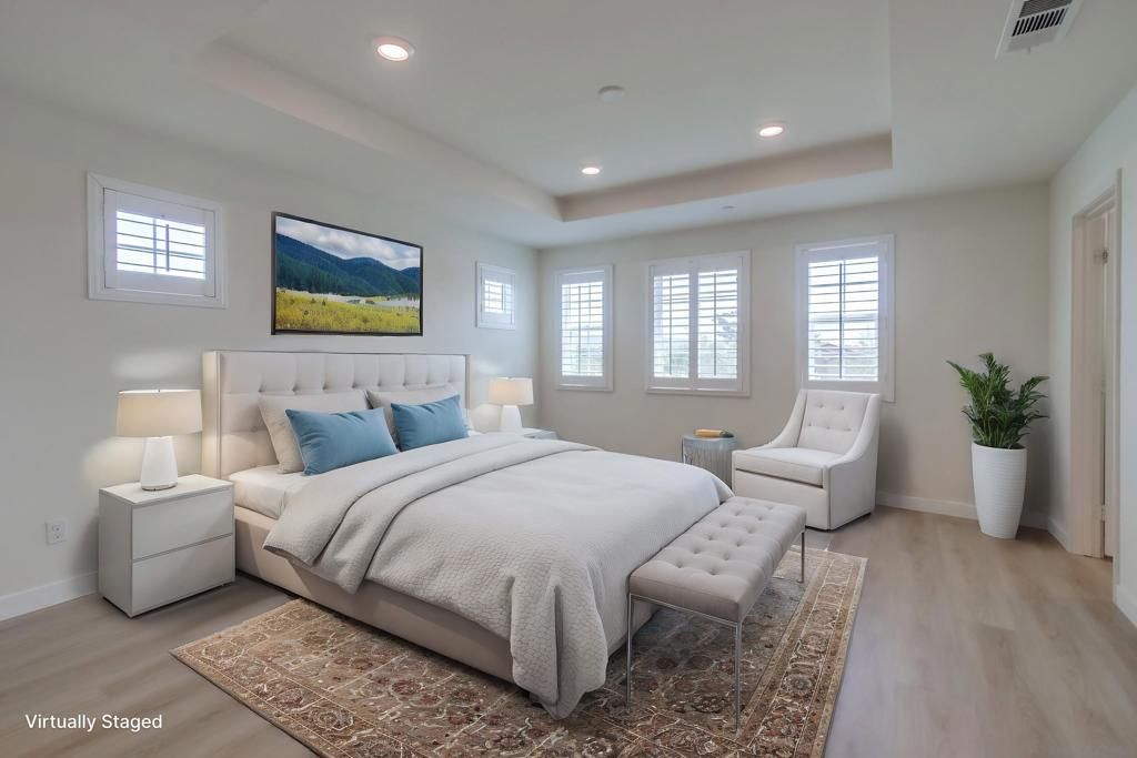 Image 5 of property listing at 6012 Village Center Loop Rd 38, San Diego, CA 92130