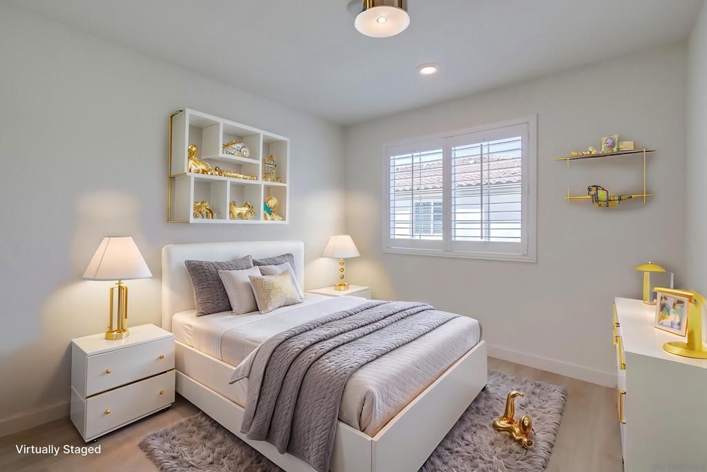 Image 9 of property listing at 6012 Village Center Loop Rd 38, San Diego, CA 92130