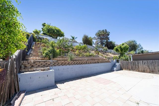 835 Raintree Place, Vista, CA 92084