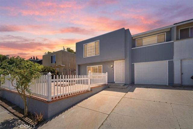 835 Raintree Place, Vista, CA 92084