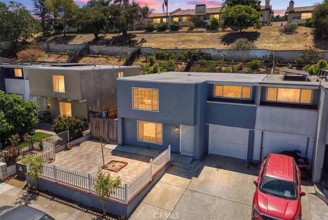 835 Raintree Place, Vista, CA 92084