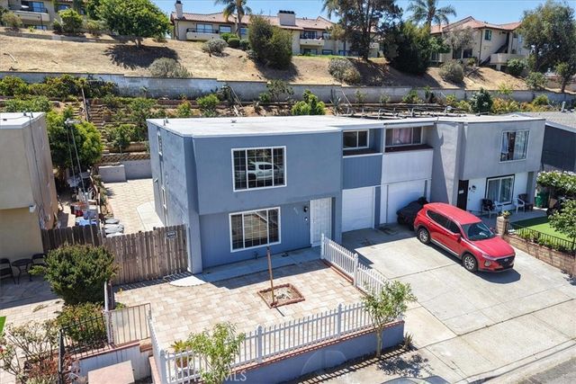 835 Raintree Place, Vista, CA 92084