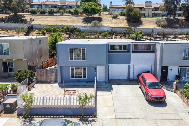835 Raintree Place, Vista, CA 92084