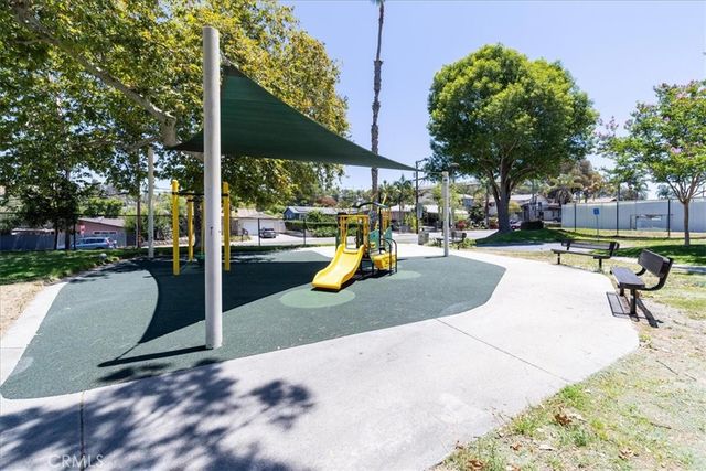 835 Raintree Place, Vista, CA 92084